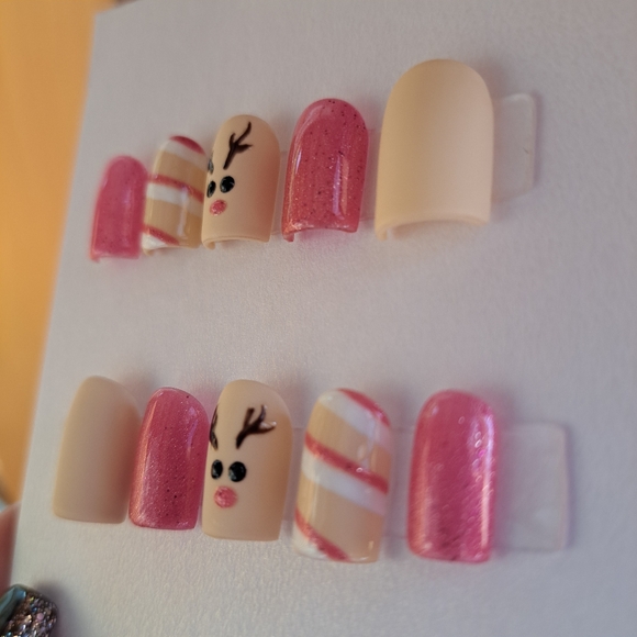 Pink Reindeer Custom Set of 10 Hand Painted Press On Nails Custom Reusable - Picture 4 of 8